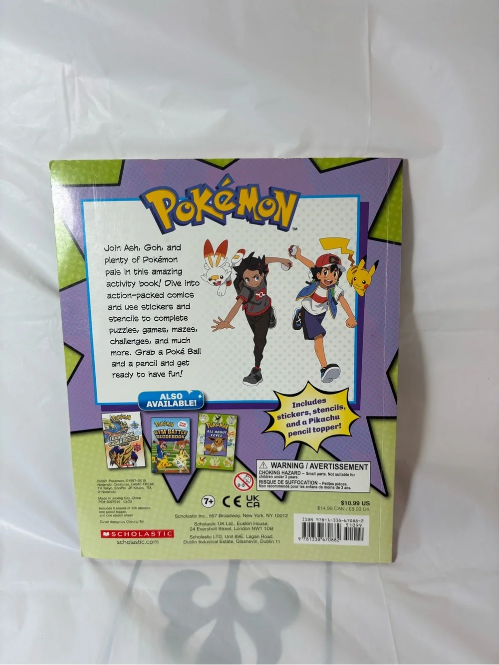 ComicTivity: Galar Games - Purple & Yellow Activity Book by Scholastic